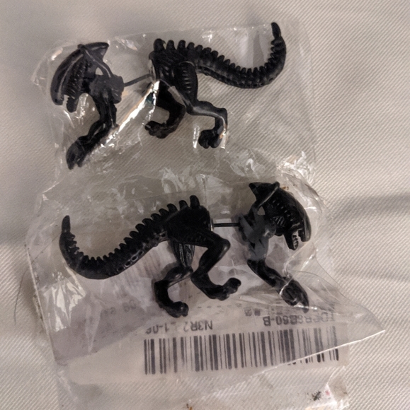 Alien Queen Earrings - Picture 1 of 3